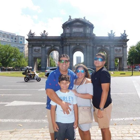 Meet your Posher, Damaris - Picture 1 of 1